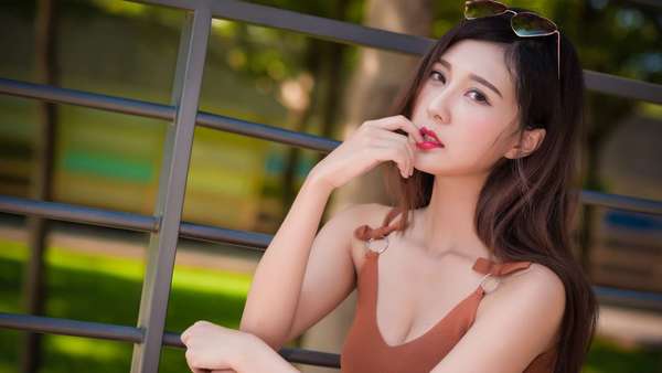 眼袋成因竟如此复杂，使用蜜能眼霜真的能解决吗？